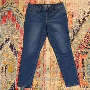 Women’s blue skinny jeans